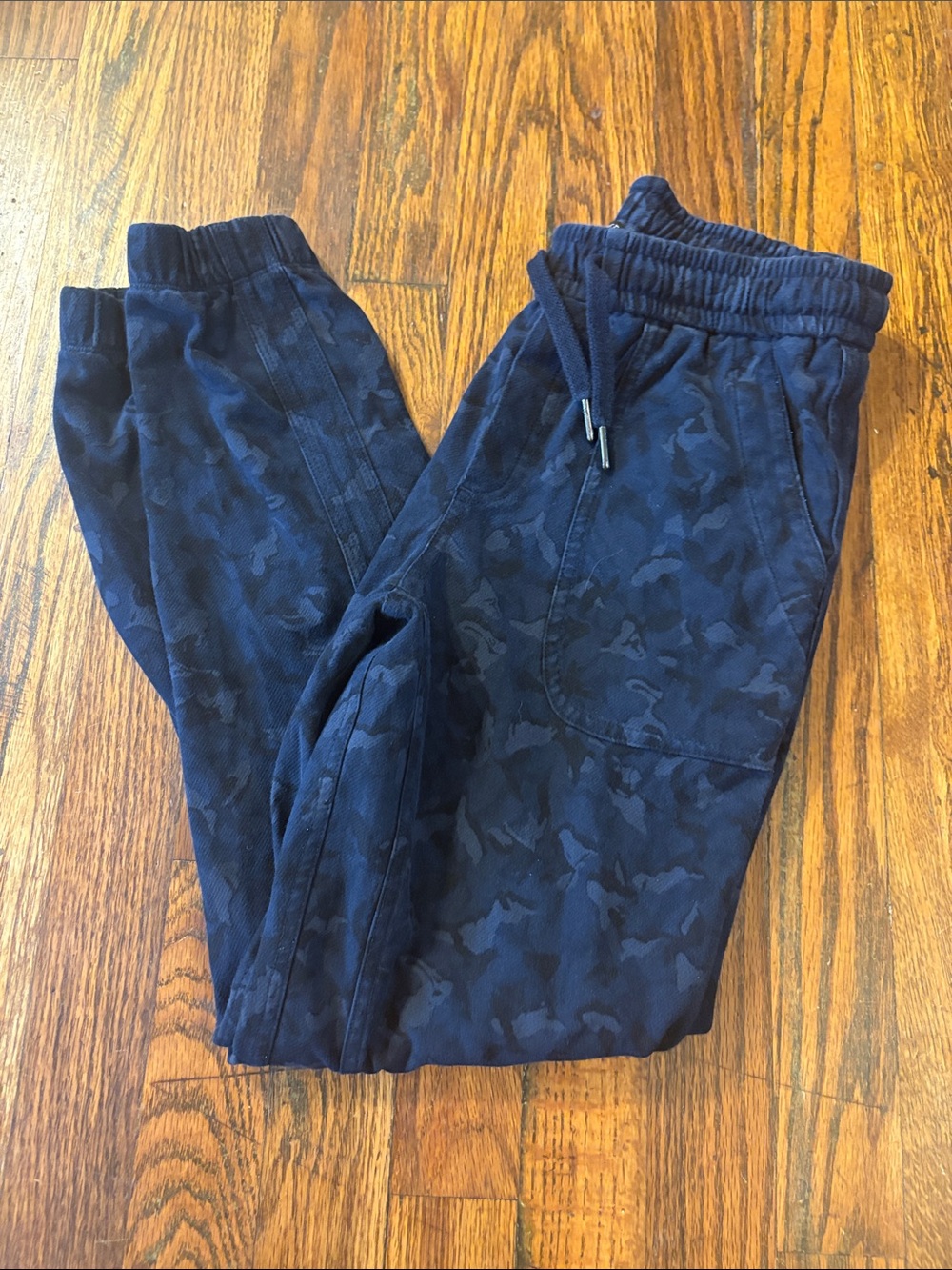 🎉EUC! Athleta Navy Camo Joggers!